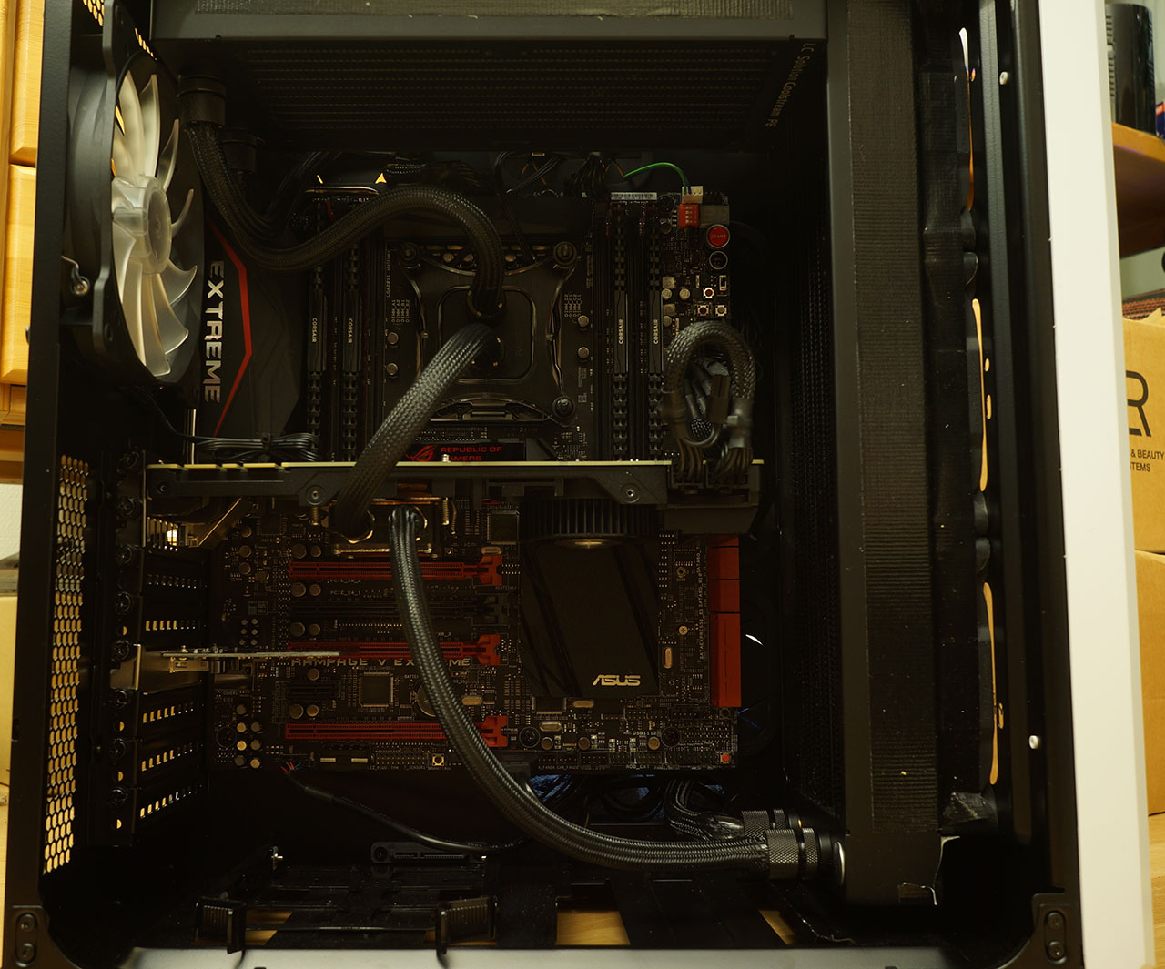 Asus_Rampage_V_Extreme_and_GTX_980_Ti_installed_braided_tubing_1280